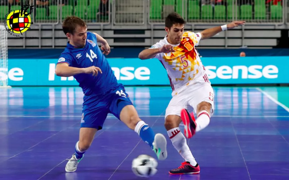 España lava su cara, vence a Azerbaiyán, y pasa como primera de grupo a cuartos de la EUROFutsal