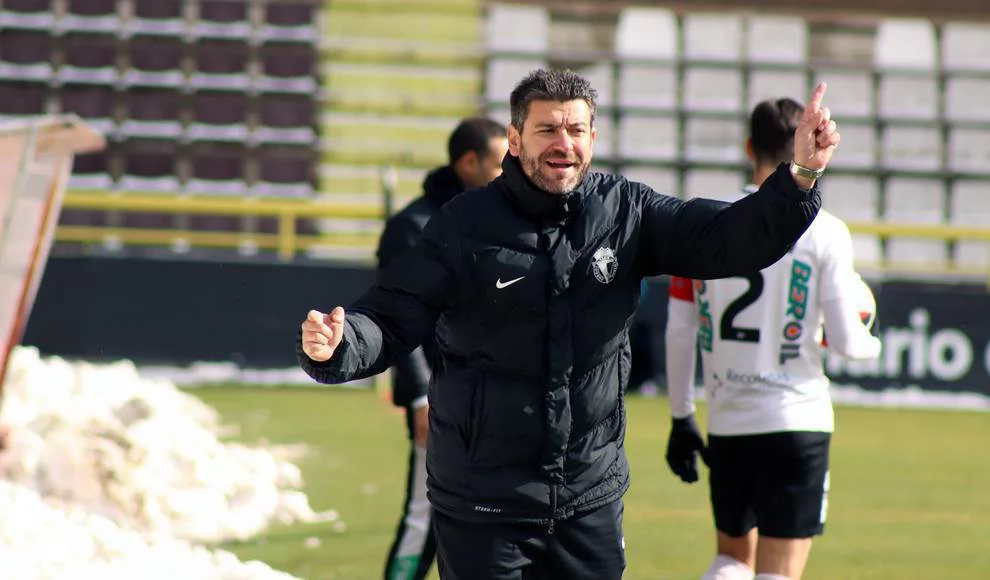 Fernando Estévez: "Hemos hecho méritos para conseguir un gol en la segunda parte"