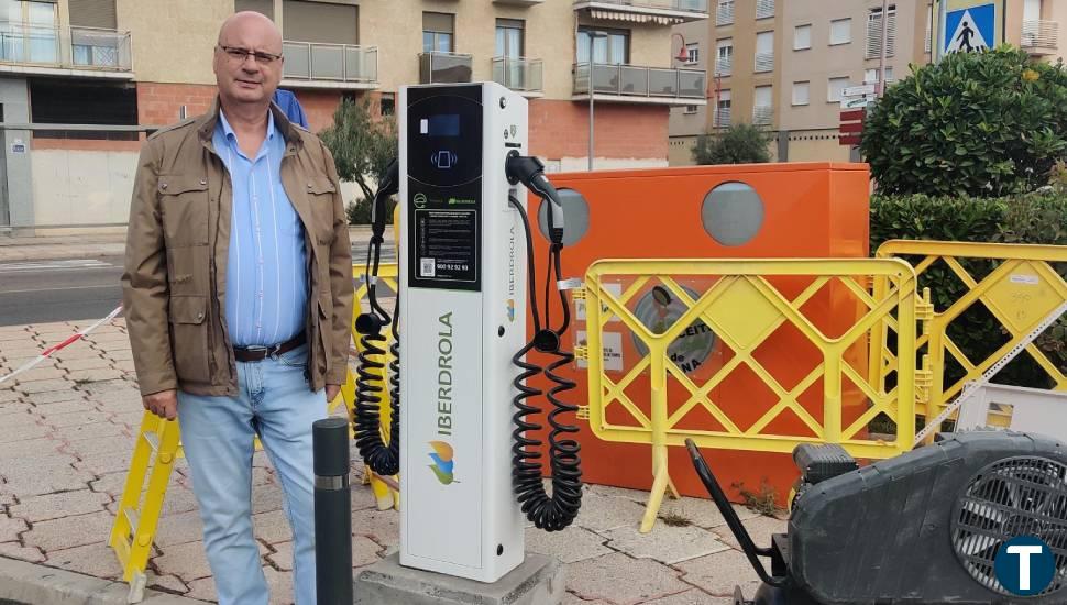 Santa Marta ultima la instalación de dos puntos de recarga de coches en la calle Versalles