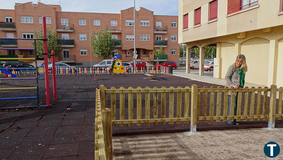 Nuevos juegos y un mini campo de fútbol para mejorar el parque de la avenida de Asturias de Santa Marta