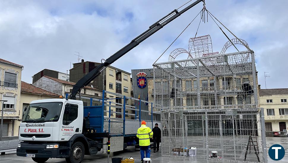 Guijuelo empieza a vestirse de Navidad: un regalo navideño adornará la Plaza Mayor