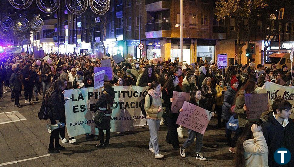 Cientos de personas recorren las calles contra la violencia machista: "Incansables en nuestra lucha"