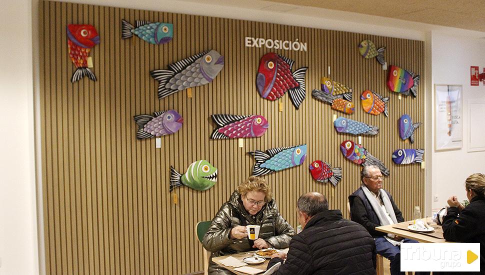 El 'respiro' de la cafetería del Hospital: peces de madera dan vida a una  exposición llena de color - Tribuna de Salamanca.