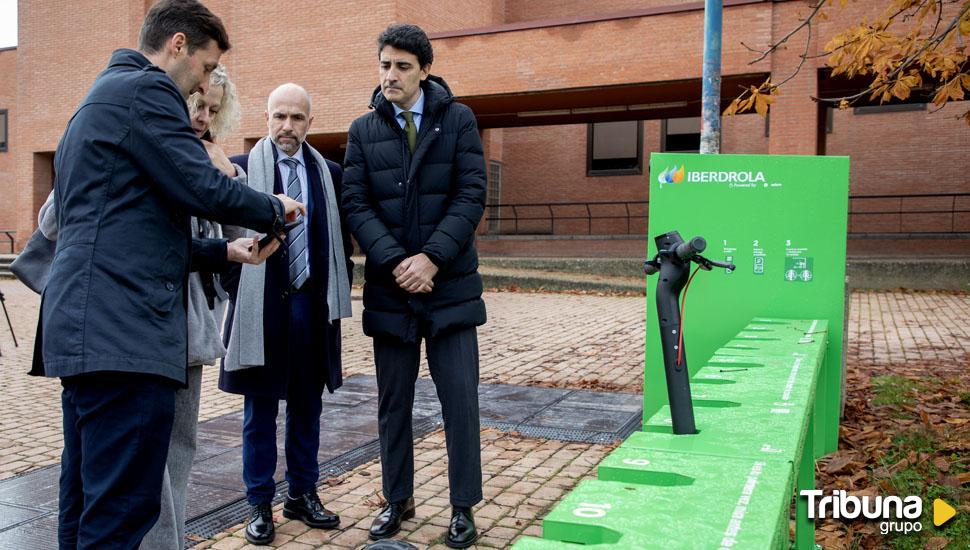 La USAL e Iberdrola estrenan sus primeras estaciones de recarga de patinetes eléctricos en el Campus Unamuno 