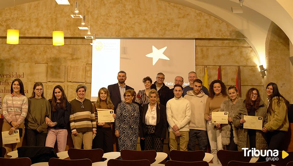 Dos alumnas de la Universidad de la Experiencia de la UPSA, primer Premio del Concurso de Navidad Iluminando nuestras vidas