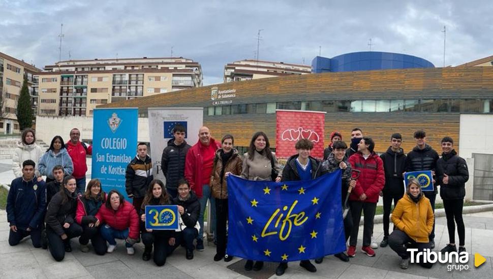 Plantación en la Plaza de Trujillo a través del proyecto 'Alcorques Savios' 