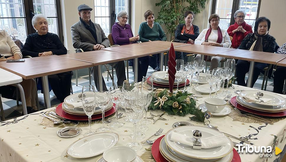 Los mayores de Carbajosa aprenden a montar una mesa navideña