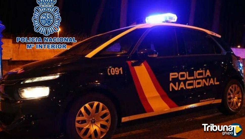 La Policía Nacional reduce con un disparo a un hombre que intentó agredir con un cuchillo a un agente