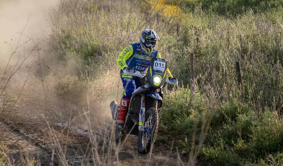 Lorenzo Santolino domina en la Baja TT Extremadura y se alza con la victoria final