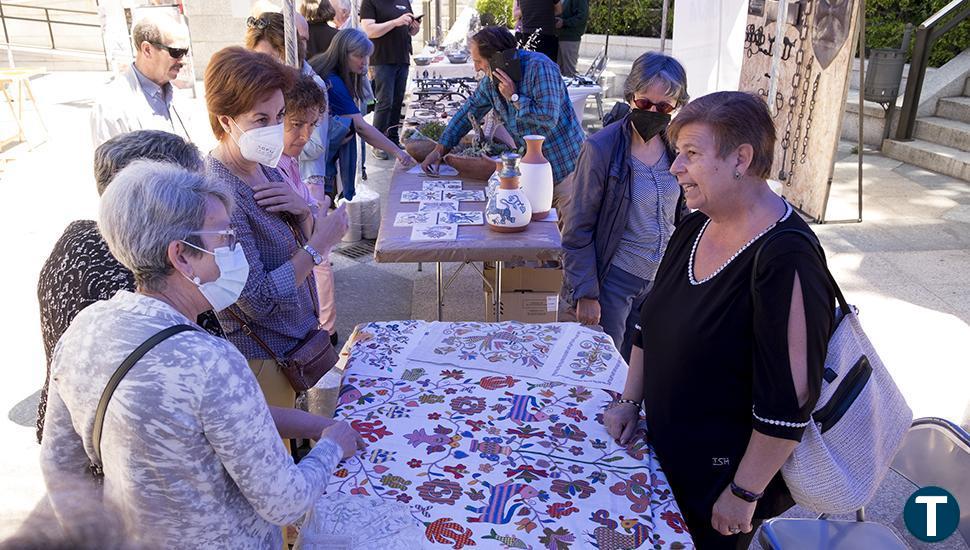 Artesanos de las Sierras de Salamanca muestran su trabajo en la Feria de Artesanía del Museo del Comercio