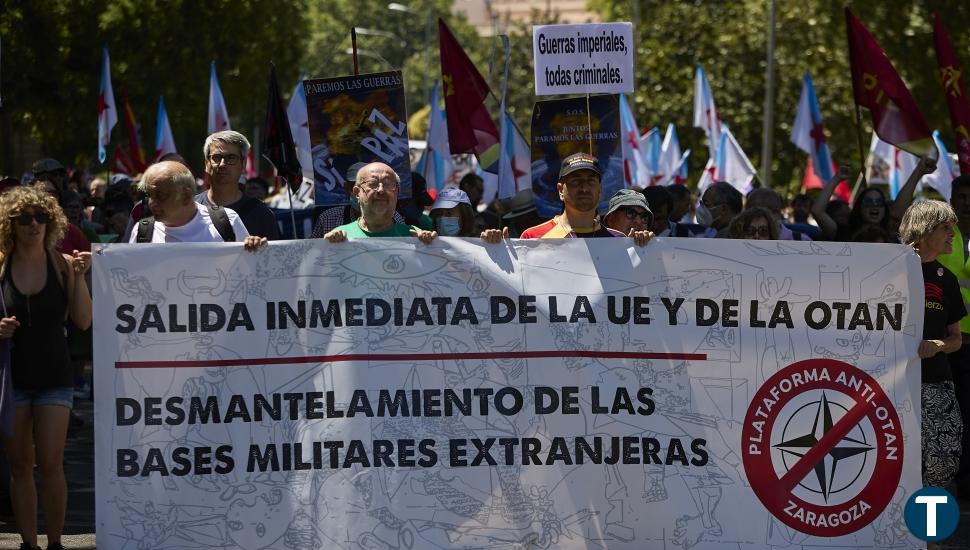 Miles de personas salen a la calle en Madrid contra la OTAN en vísperas de la cumbre