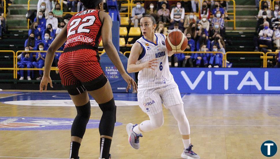 Silvia Domínguez, elegida como mejor jugadora nacional de la temporada 2021-2022