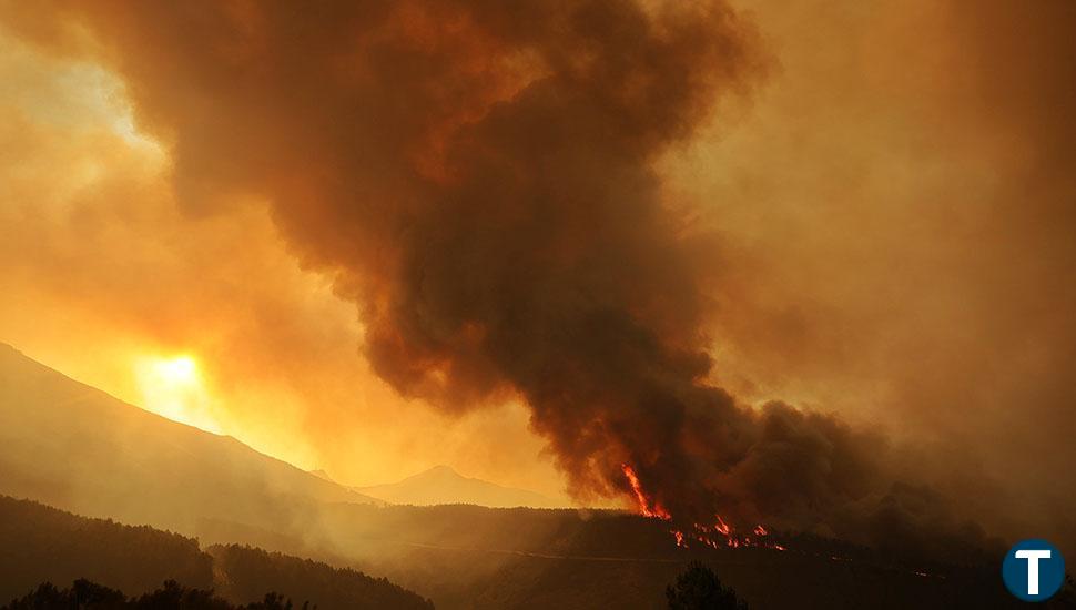 El incendio de Monsagro continúa en nivel 2 de riesgo después de una noche entera de "ataque directo a la cabeza del fuego"