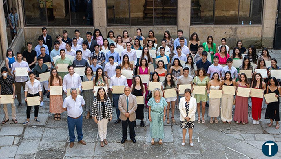 La USAL reconoce a los estudiantes con mejores calificaciones en la fase general de la EBAU