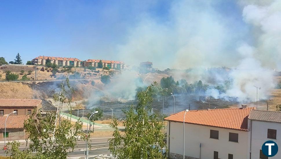 Un incendio en el Zurguén provoca una gran columna de humo 