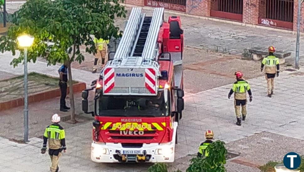 Desalojan el camping del Regio por la proximidad de las llamas de un incendio