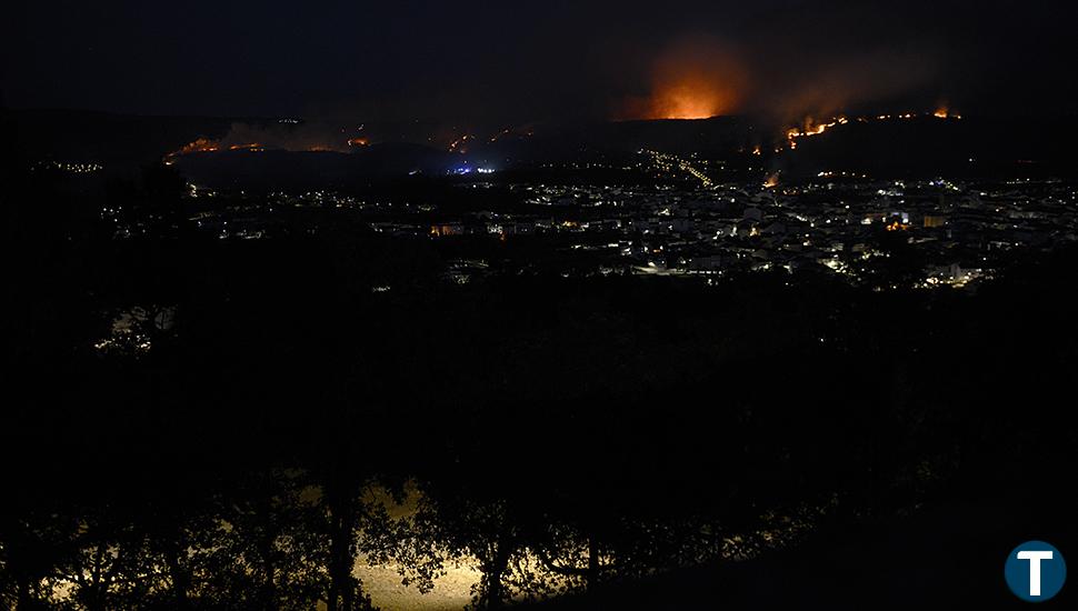 El fuego avanza en Boiro, quema 3.500 hectáreas en una semana en Galicia y cerca de 40.000 en un mes