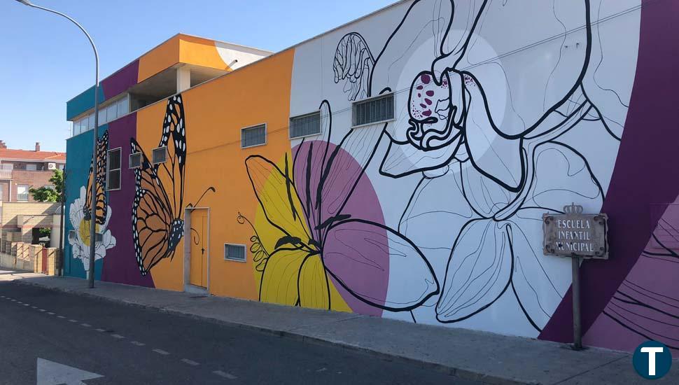 La Escuela Infantil de Santa Marta luce nuevo mural, entre los más grandes de la galería urbana de la localidad