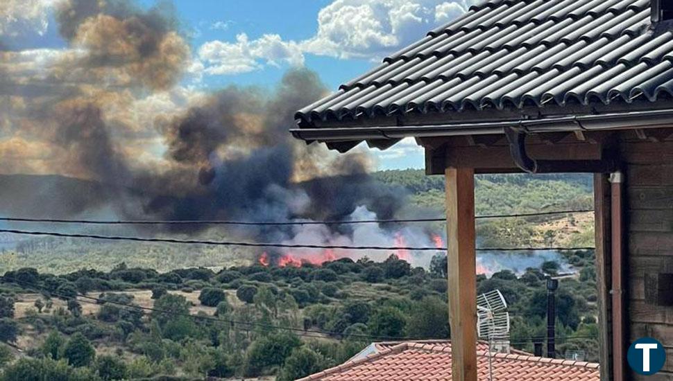 Controlado el incendio forestal que se acercó peligrosamente a Cilleros de la Bastida 