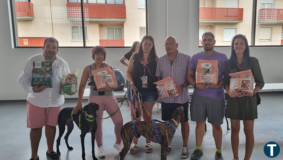 Éxito en las jornadas de adopción canina y gatuna de Villares de la Reina