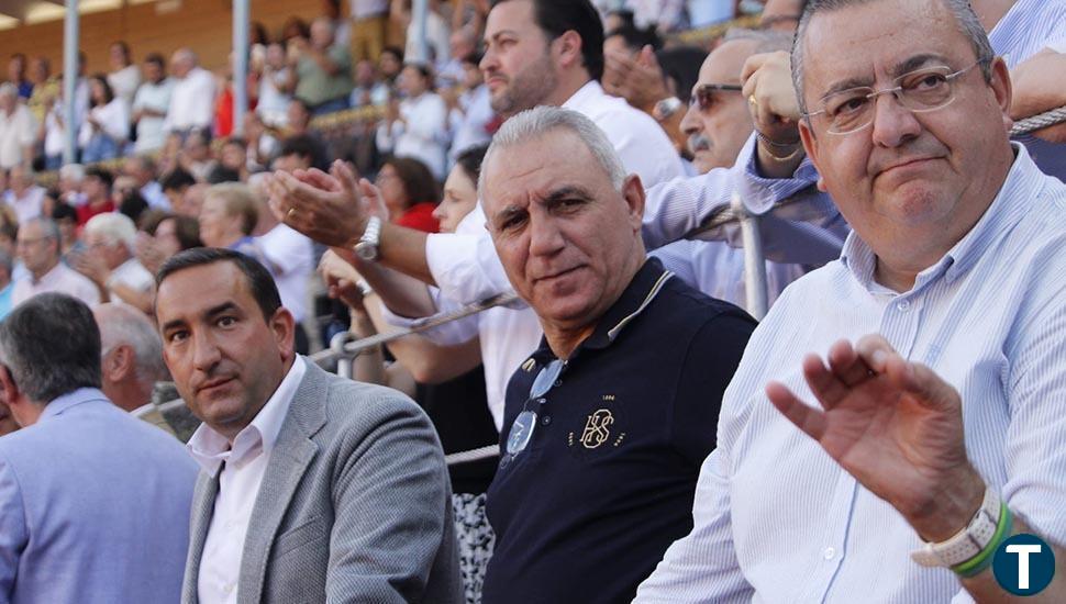 El exfutbolista del Barcelona Hristo Stoichkov y el torero Emilio de Justo, entre los rostros conocidos en La Glorieta 