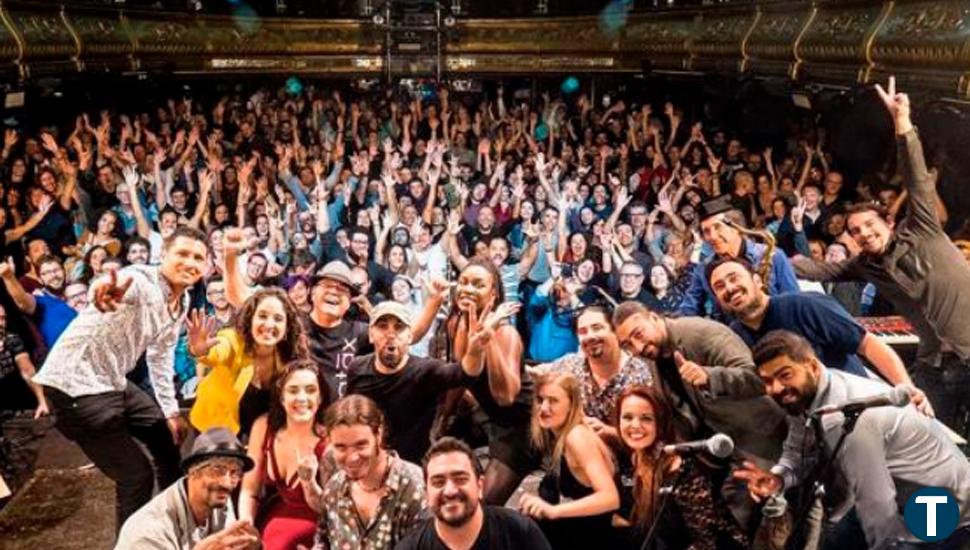 Comienzan el programa de conciertos acústicos en la Plaza Mayor con la actuación de PATÁX 