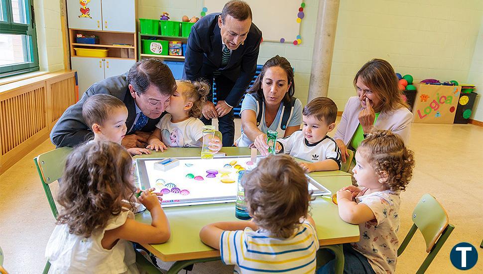 Mañueco anuncia  en la inauguración del curso medidas que permitirán ahorrar hasta 3.000 euros por alumno