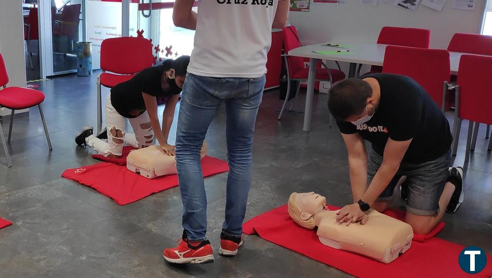 Las nuevas instalaciones de Cruz Roja en Peñaranda acogen un taller gratuito de primeros auxilios