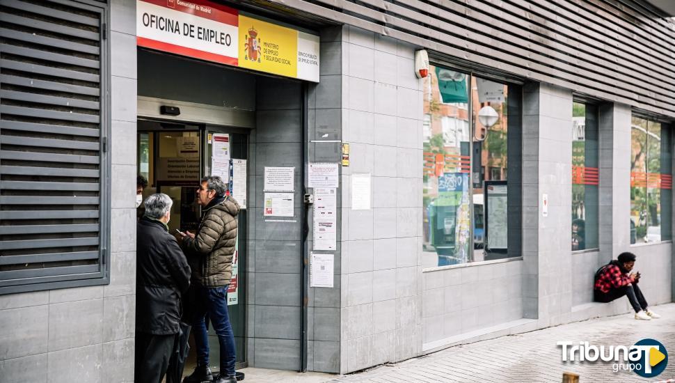 El número de parados en Castilla y León cae por debajo de 100.000