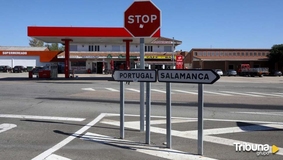 'Tú a Salamanca y yo a Portugal': Cruzan la frontera para conseguir aceite y gasolina más asequible