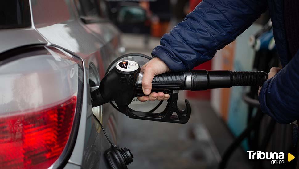 El precio de la gasolina cae en la semana y se sitúa en niveles del pasado mes de agosto