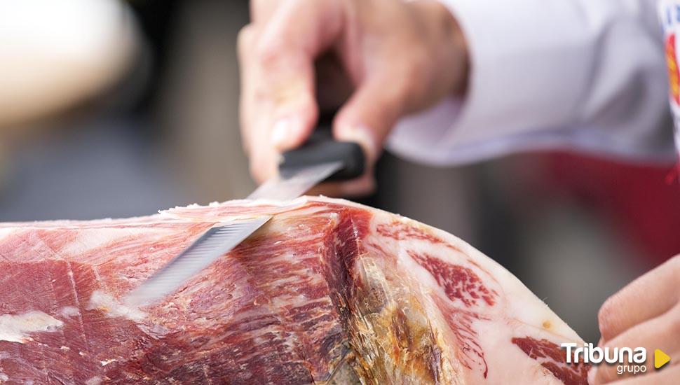 Suspendido el encuentro de cortadores de jamón ibérico de este domingo en la Plaza Mayor 