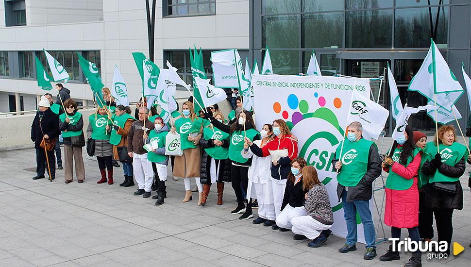 Protesta de los sanitarios: Csif exige contratar más profesionales para evitar el "colapso"