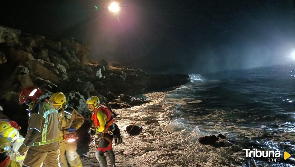 Muere un hombre al caer de 10 metros en un camino de rocas cuando trataba de rescatar a su perro 