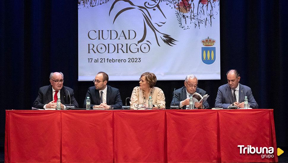 Un nuevo libro recoge la historia desde la tradición del Carnaval del Toro de Ciudad Rodrigo