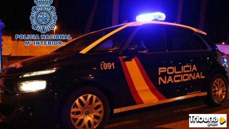 Un joven de 28 años salta desde un segundo piso para huir de su pareja, grave tras saltar detrás