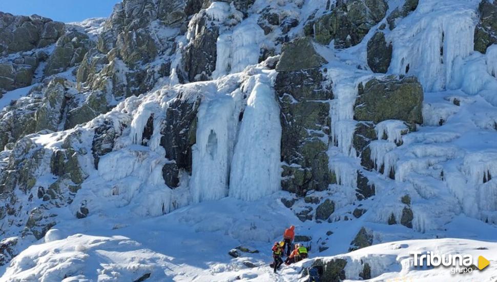 Evacuado en helicóptero un escalador tras sufrir una caída en el circo de Becedas 