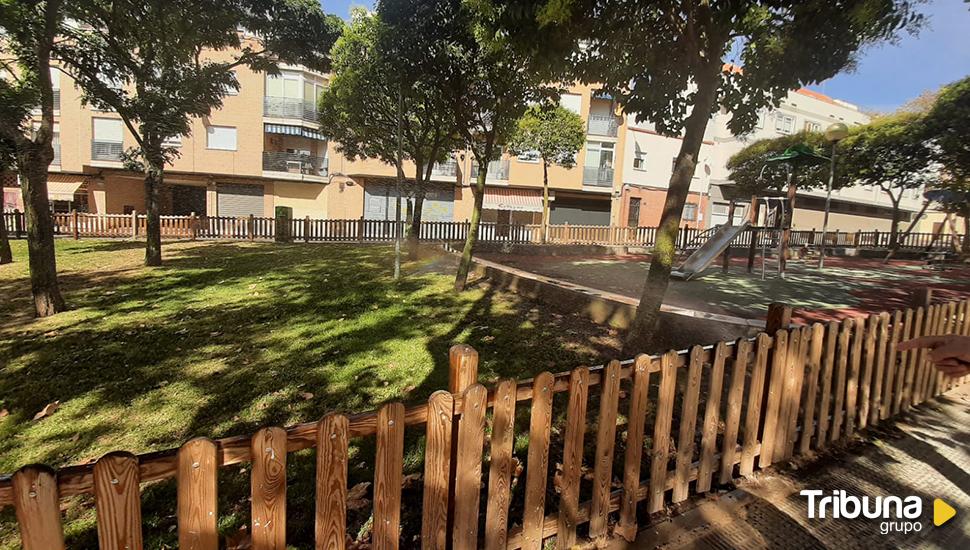 El bulevar de Jesús García Rodríguez estrena nueva imagen con juegos infantiles y jardines