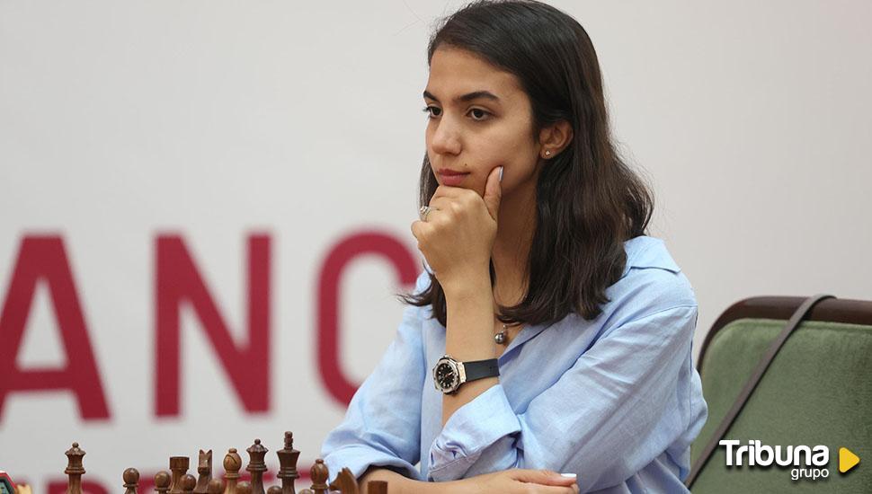 La historia detrás de la ajedrecista iraní Sara Khadem, una de las maestras del torneo de Salamanca