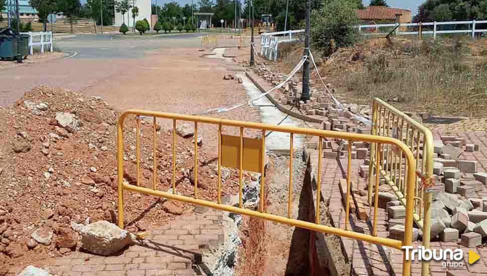 Comienzan las obras para conectar la red de suministro de agua de Oasis Golf y Villar de Zarapicos