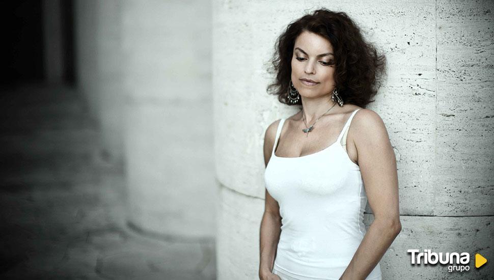 La cantante de jazz Roberta Gambarini actúa este miércoles en el Patio Chico