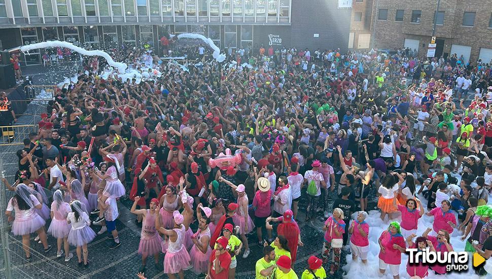 Color, animación y muchas ganas de diversión en el chupinazo de las fiestas de Santa Marta