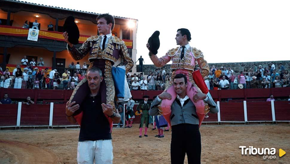 Los novilleros Manuel Martín y Fabio Jiménez, a hombros en Béjar