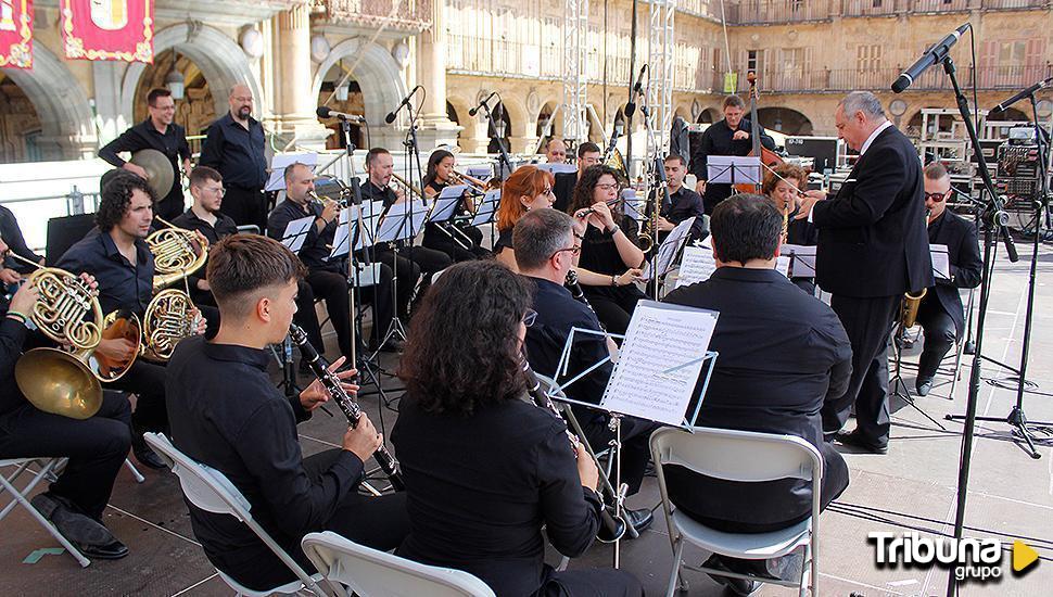 Las mejores imágenes del concierto de la Banda Municipal de Música en la Plaza Mayor de Salamanca 