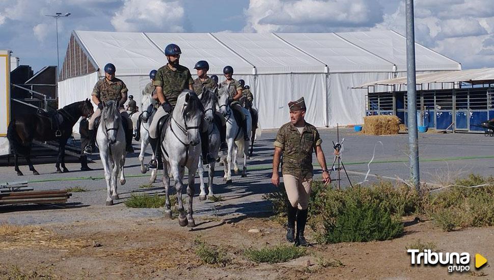 La Guardia Real completa su despliegue en Salamanca e inicia sus demostraciones 