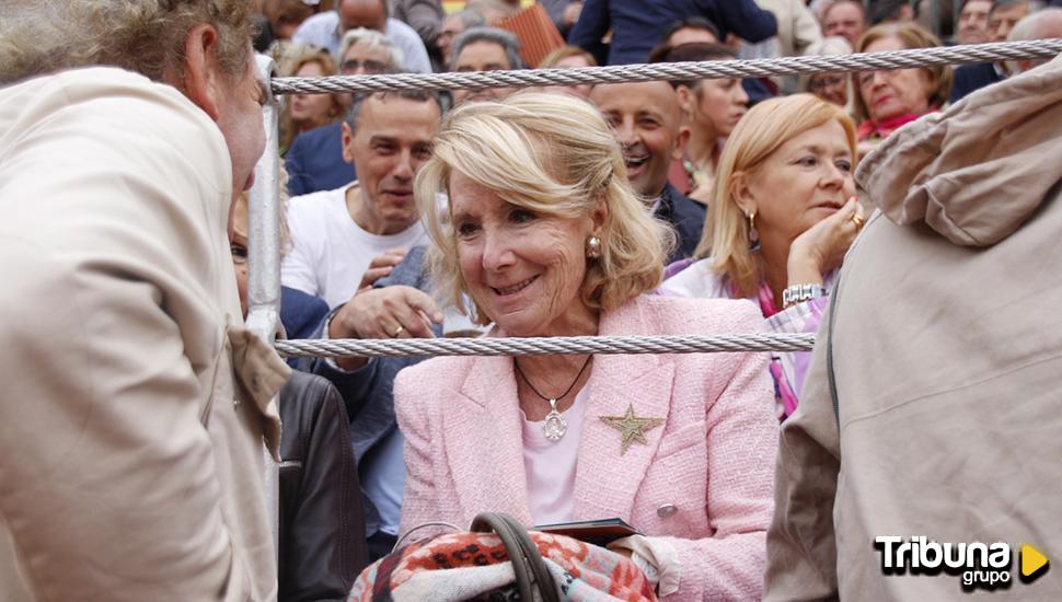 Esperanza Aguirre, Mañueco, El Capea o El Fandi animan una tarde emotiva en La Glorieta 