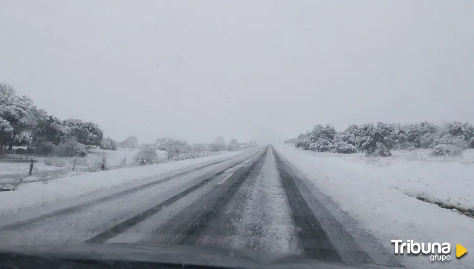 La nieve provoca problemas en la A-66 y en la A-50 en la provincia de Salamanca