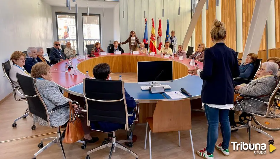 El Ayuntamiento de Guijuelo abre las puertas a los mayores para celebrar un 'plenazo'