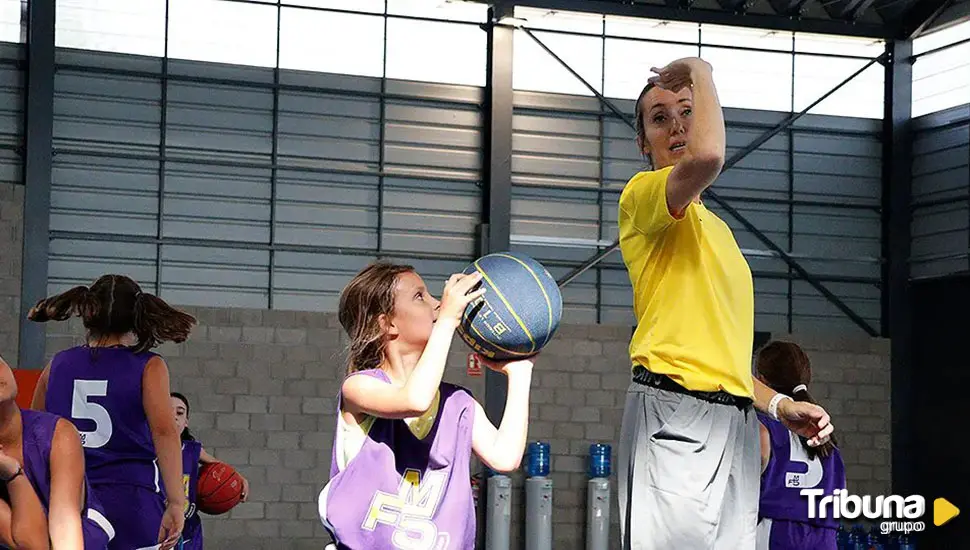 Marta Fernández pone punto y final a su campus de baloncesto en Carbajosa de la Sagrada