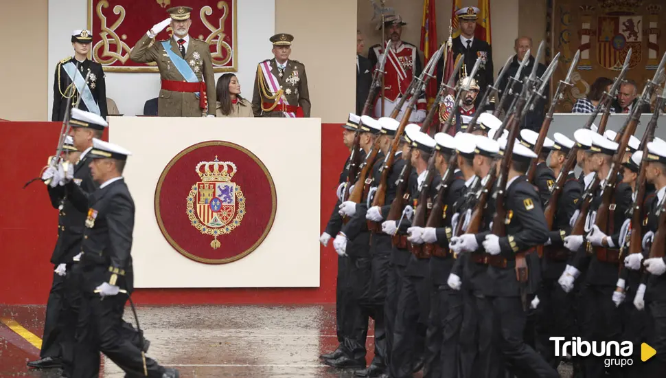 Sin aviones, con recuerdo a las misiones de paz y, por momentos, bajo un aguacero: El desfile de la Fiesta Nacional